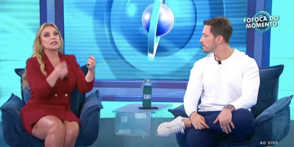 Flor faz proposta indecente para Cartolano ao vivo, levanta a saia e beijo é exposto: "Vem ver o que tenho aqui embaixo"