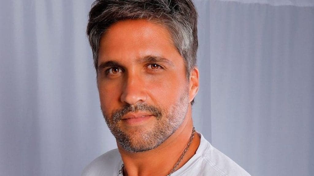 Após esconder relacionamento, Léo Chaves assume com quem se casou e público surta: "Não acredito"
