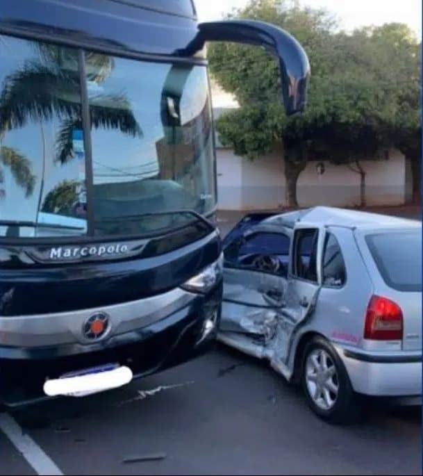 Foto do acidente envolvendo ônibus da dupla Israel e Rodolffo (Foto: Reprodução)