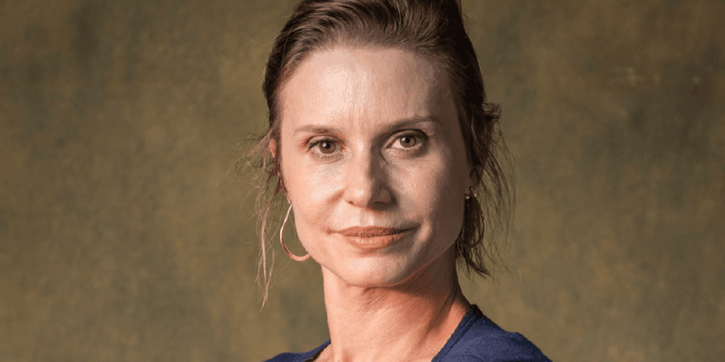 Com 54 anos, Paula Burlamaqui, atriz da Globo, mostra orgasmos múltiplos: “Ela grita de tesão”