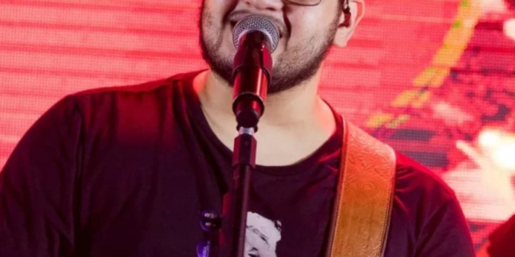 Cantor sertanejo é internado, apresenta problema em sistema nervoso e é transferido de hospital: "Estado grave"
