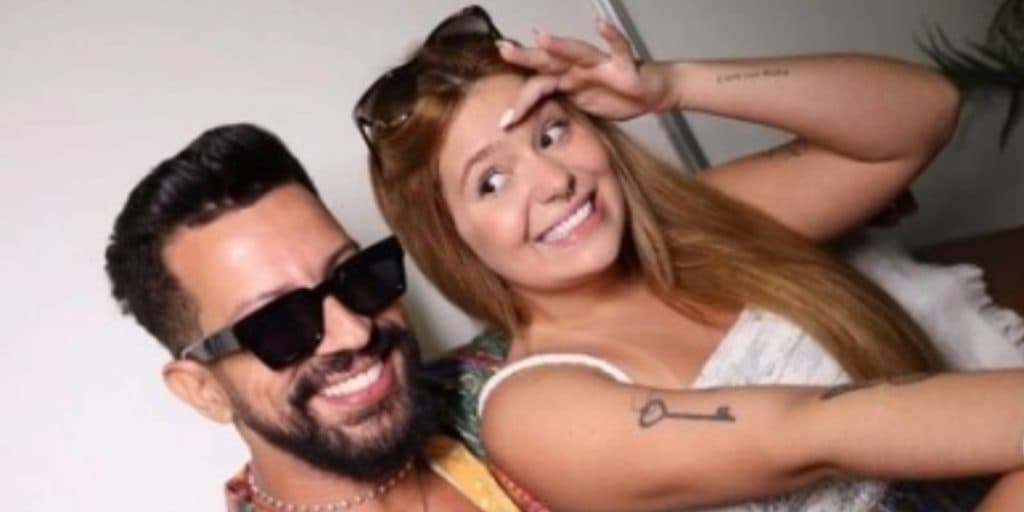 Viih Tube ronca em camarim de Denis DJ, rouba objeto de amigo e surge belíssima de biquíni