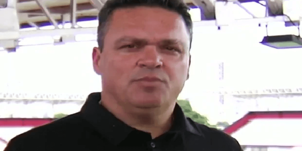 Repórter da Band é atacado durante entrevista, fica sem proteção e gera revolta na TV
