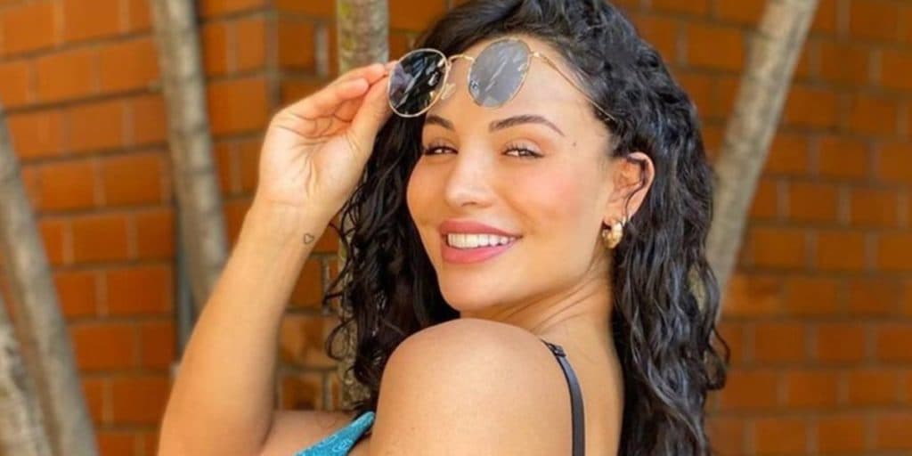 Famoso apresentador casado tenta transar com Aline Mineiro, ex-fazenda, e ela expõe tudo: "No hotel"