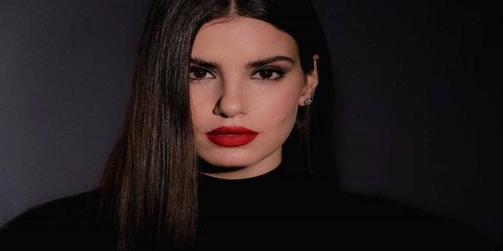 Sexo lésbico, barraco e demissão: 'Verdades Secretas 2' chega ao fim com desabafo de Camila Queiroz na Globo