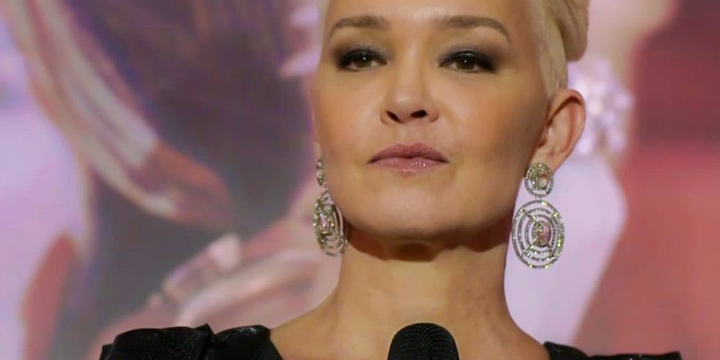 Quanto Mais Vida Melhor - Paula cai em cilada ardilosa de Carmem e é humilhada em público: "Golpista"
