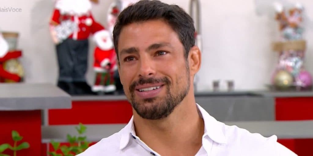 Cauã Reymond invade casa de ex-BBB, polícia é acionada e confusão com gritaria explode: "Ele pediu''