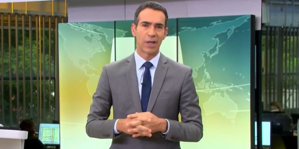 Para vencer a Record, César Tralli é tirado do ar às pressas e Globo convoca reunião para definir substituto