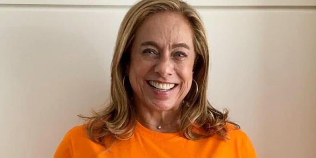 Cissa Guimarães exibe barrigão de grávidas e comemora corpo aos 64 anos: "tá fácil"