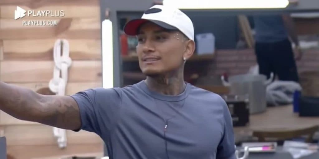 A Fazenda 13: Solteiro, Dynho diz como foi primeira vez com Mirella, sem saber da separação: "Batendo"