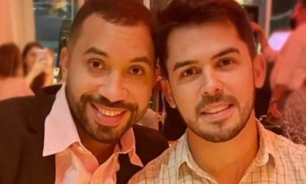 Gil do Vigor termina romance com dentista, volta ao Brasil e comparece à Farofa da GKay dando beijinhos