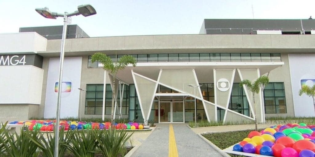 Globo tem grade esburacada, vê fenômeno de 200 milhões evaporar e apela para o que mais odeia no horário nobre