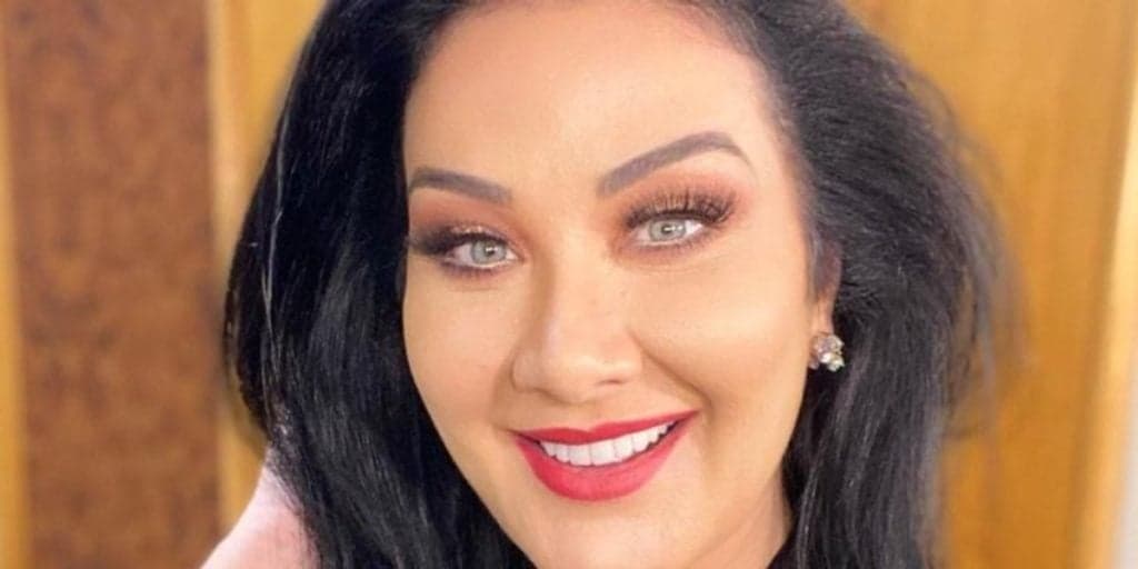Helen Ganzarolli sensualiza com vestido deslumbrante e distribui boa forma: "Toda toda"
