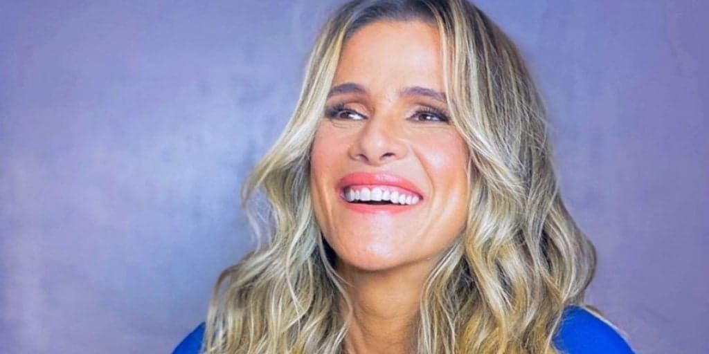 "Mães também gozam" Ingrid Guimarães estende faixa em protesto e expõe vida sexual ao Brasil