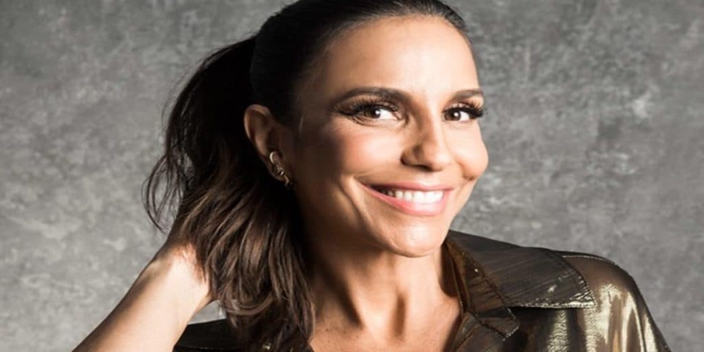 Em meio à rumores de separação, Ivete Sangalo se exibe e surge aos beijos em noite de Natal