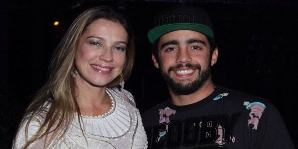 Luana Piovani volta de viagem, descobre o que Pedro Scooby fez em sua ausência e fica possuída de raiva
