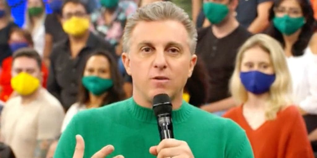 Luciano Huck entra no ar com tudo, fala sobre final e faz anúncio: "O último"