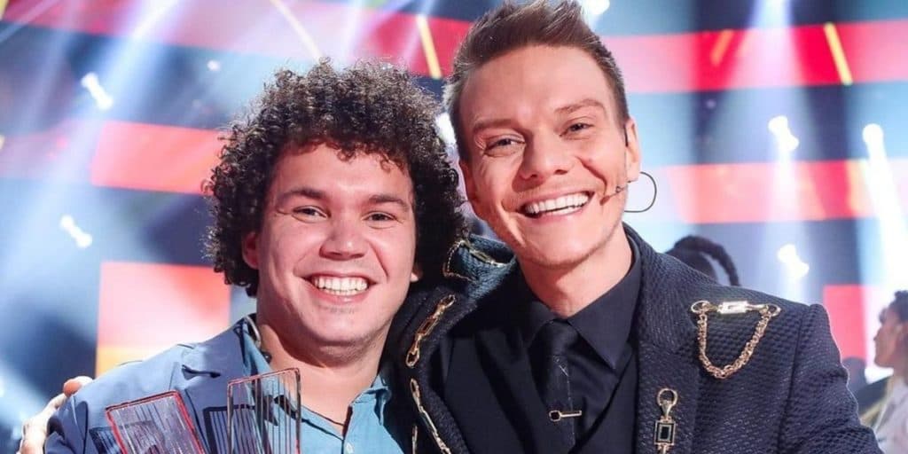 Michel Teló vence o The Voice Brasil pela sexta vez e público se revolta com o resultado: "Roubo''