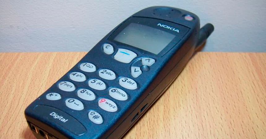 Nokia 5120 era um grande sucesso em 2000, época em que estreou "O Cravo e a Rosa" (Foto: Reprodução)
