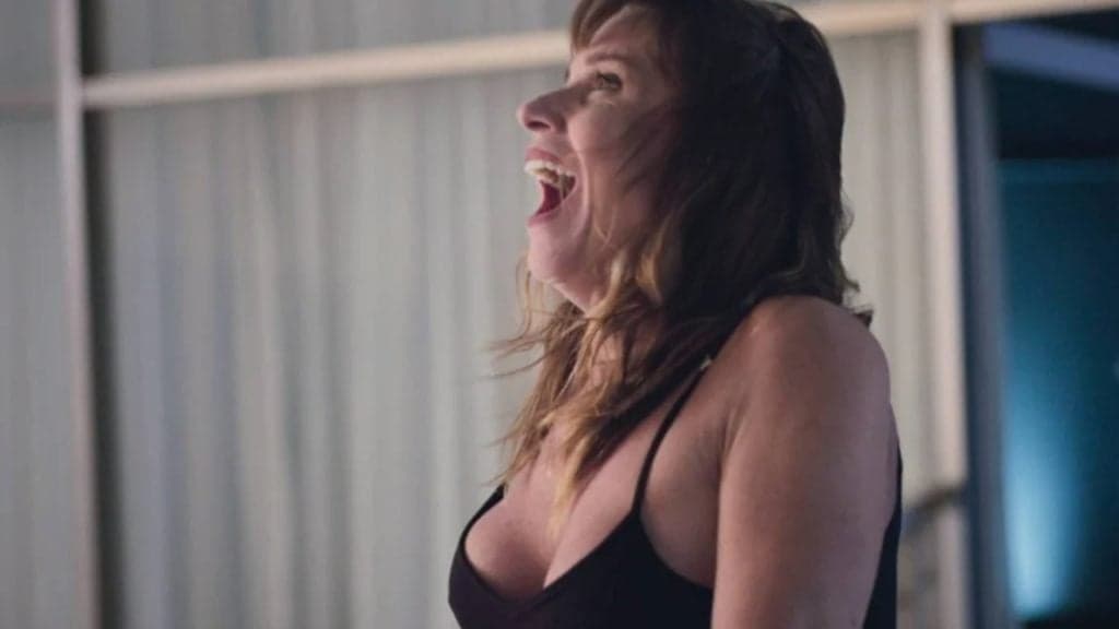 Paula Burlamaqui protagoniza cena quente em Verdades Secretas 2 e grita de tesão, após orgasmo múltiplo
