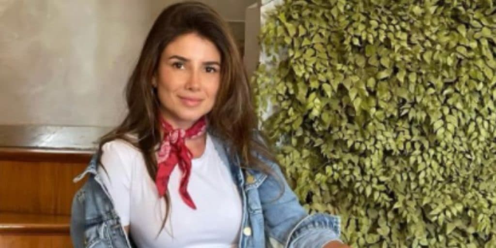 Após assumir doença ao público, Paula Fernandes surge levando agulhadas na cabeça e assusta