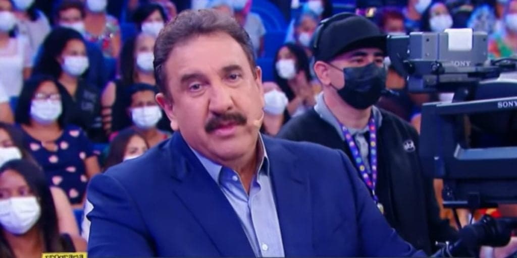Polícia intervém no Programa do Ratinho e assistente confirma pancadaria feia: "Chegou a brigar"