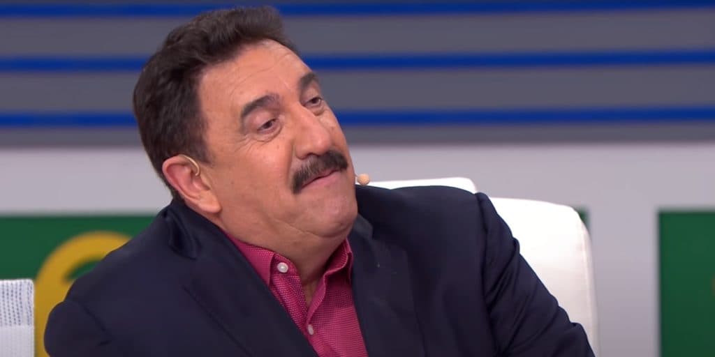 Ratinho desconta raiva em assistente de palco e parte para agressão em programa do SBT