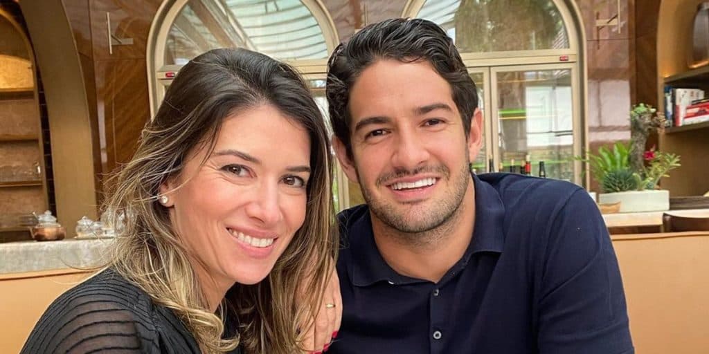 Pato, após desfecho com Rebeca Abravanel, surge com o homem de sua vida e assume: "Te amo''