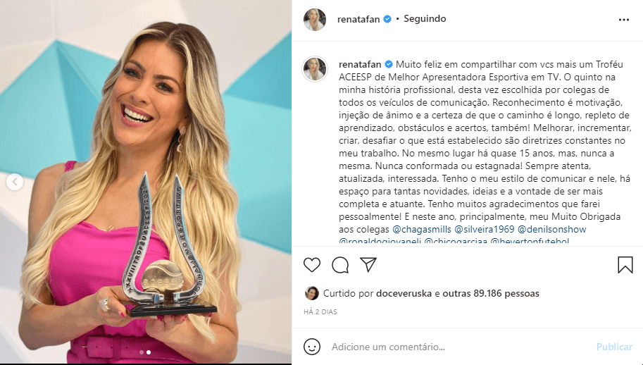Renata Fan comemora prêmio (Foto: Reprodução)