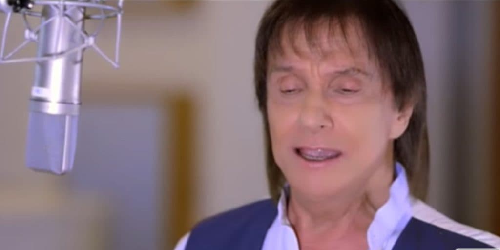 Roberto Carlos assume parceiro de uma vez e se declara com fotão apaixonada: "Este encontro"