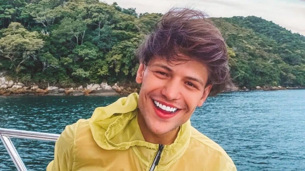 Saulo Poncio se envolve em polêmica, pega três mulheres na festa de Neymar e tem casamento abalado