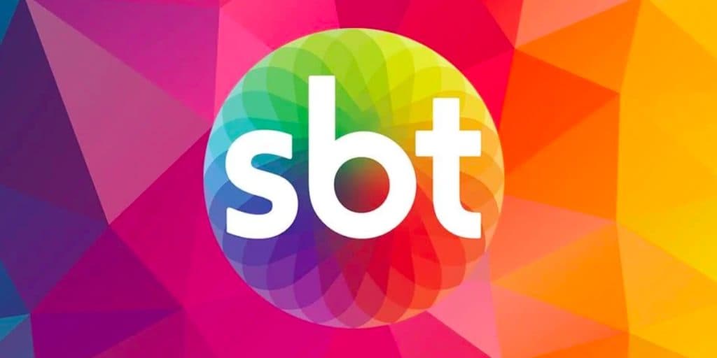 Apresentador do SBT sofre mal súbito ao vivo, é levado para hospital