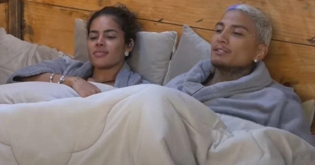 Sthefane Matos e Dynho Alves dormem juntos na casa da árvore em A Fazenda sem saberem que estão solteiros