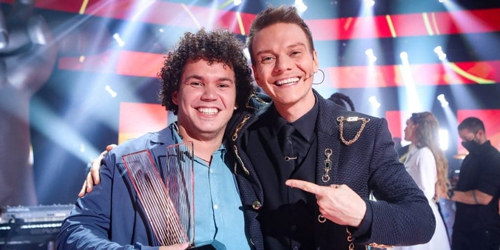 Fim do The Voice Brasil! Em total clima de choro, campeão é escolhido e Teló encerra com homenagem para Marília