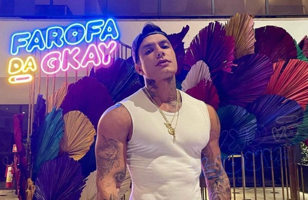 Victor Igoh, ex-noivo de Sthe Matos, vai à Farofa da Gkay e para nos Trending Topics do Twitter