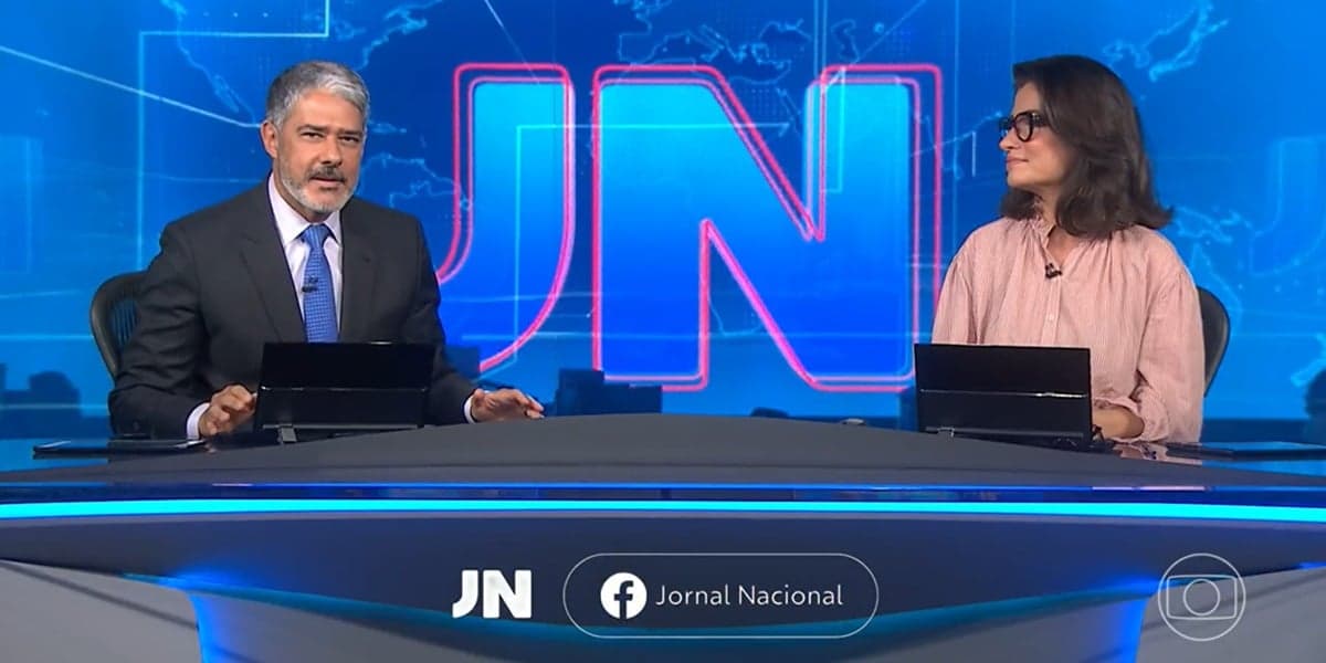 William Bonner e Renata Vasconcellos na bancada do Jornal Nacional (Foto: Reprodução / TV Globo) William Bonner e Renata Vasconcellos na bancada do Jornal Nacional (Foto: Reprodução / TV Globo)