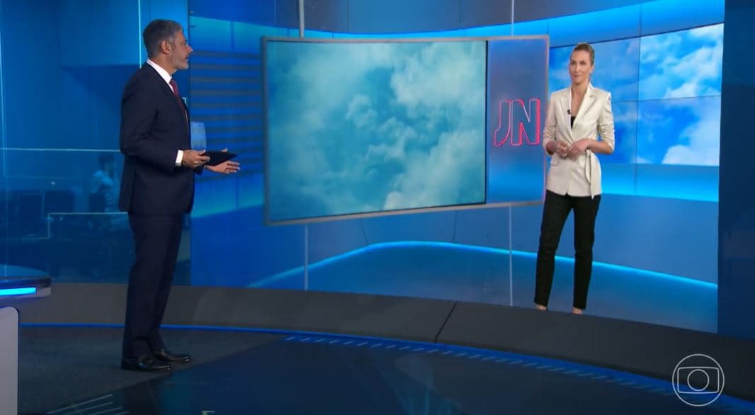 William Bonner e Anne Lottermann no Jornal Nacional, da Globo (Foto: Reprodução/TV Globo) William Bonner e Anne Lottermann no Jornal Nacional, da Globo (Foto: Reprodução/TV Globo)