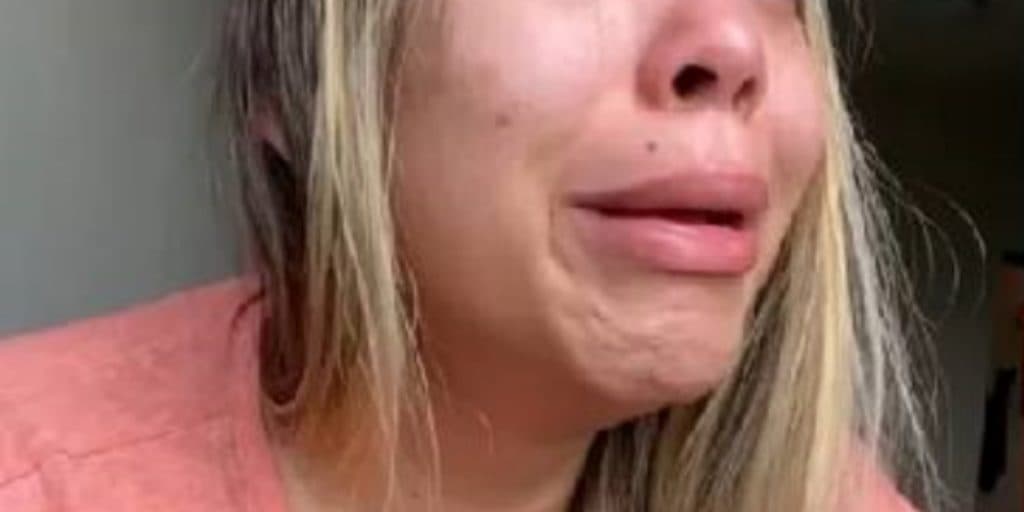 Cantora de famosa banda brasileira surge chorando ao acusar colega de assédio: "Abusou de mim"