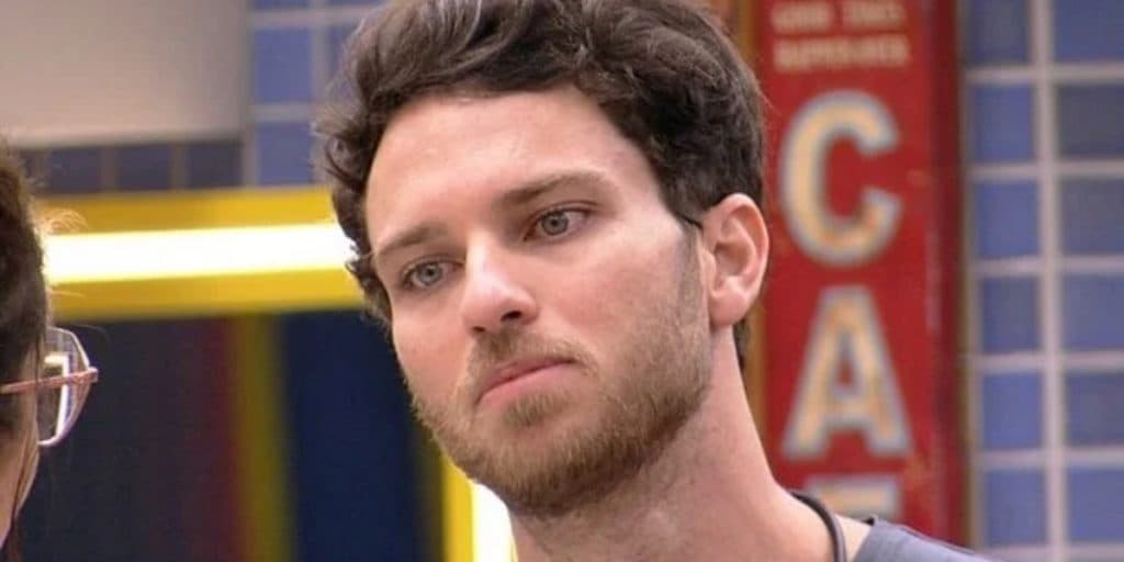 BBB22: Lucas, após beijo em Eslô, mira em outra participante, tenta beijar, mas leva fora: "Quase te dei"