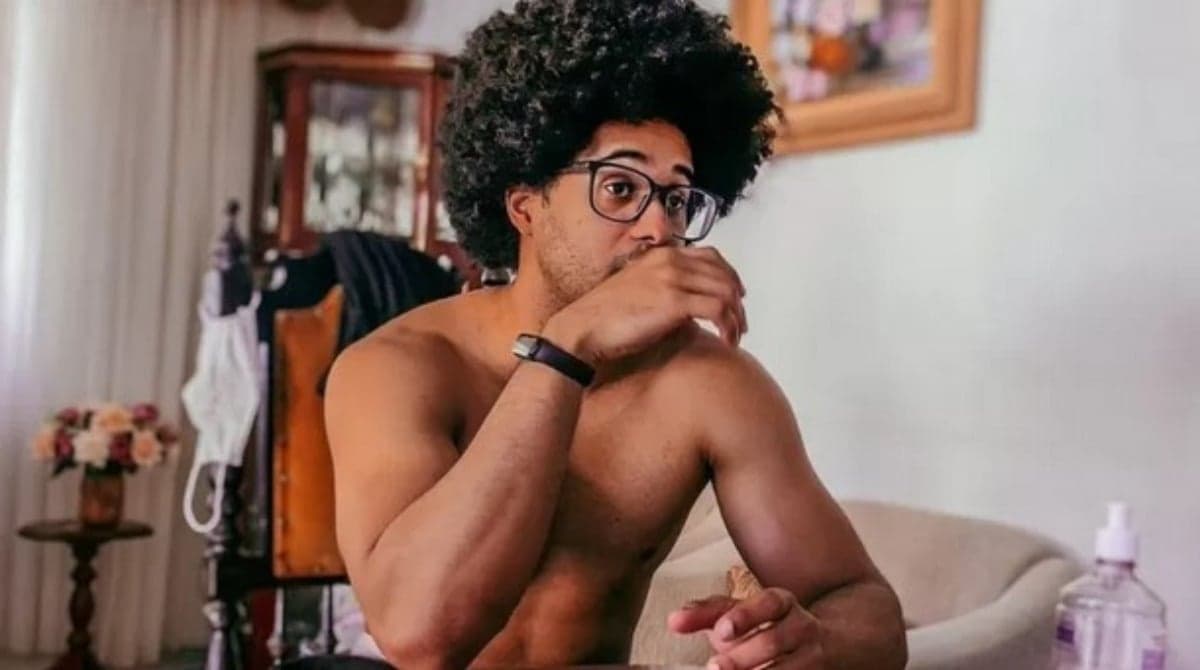 Luciano gosta de falar sobre sexo na internet (Foto: Reprodução / Internet)
