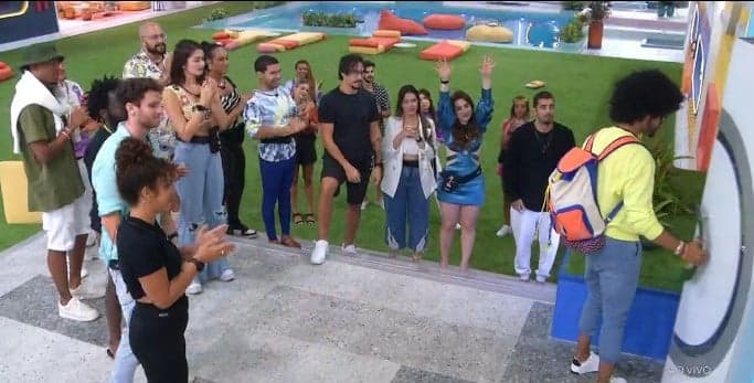 Luciano Estevan se emocionou (Foto: Reprodução / Globoplay)