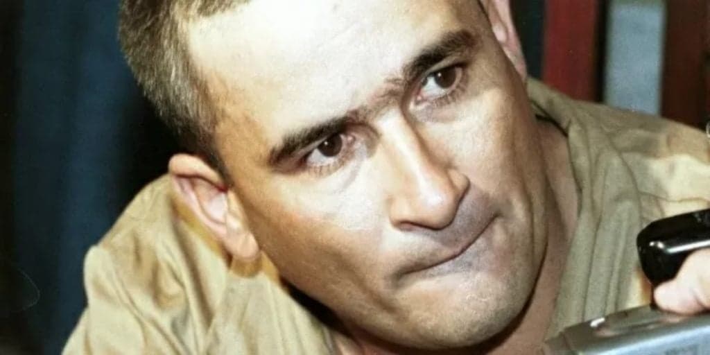 Homem que sequestrou e cortou orelha do irmão de Zezé vive em estado deplorável e faz apelo para Deus em presídio