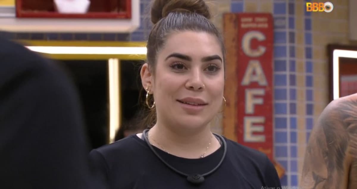 Naiara começa elogiar Linn e leva bronca da direção do BBB22 (Foto: Reprodução / Globoplay)