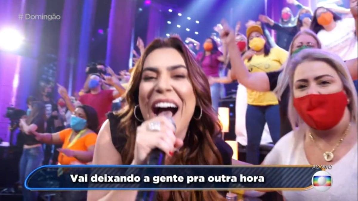 Alegria de Naiara durante o tributo a Marília Mendonça pegou mal na internet (Foto: Reprodução / Internet)