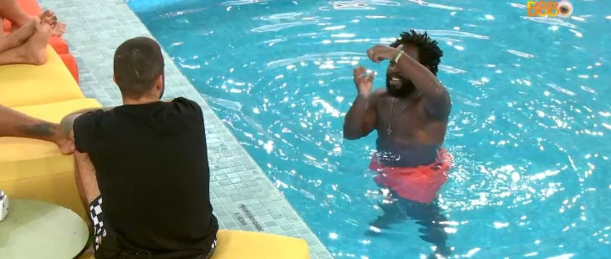 Douglas Silva também relembrou a infância enquanto curtia a piscina do BBB22 (Foto: Reprodução / Globoplay)