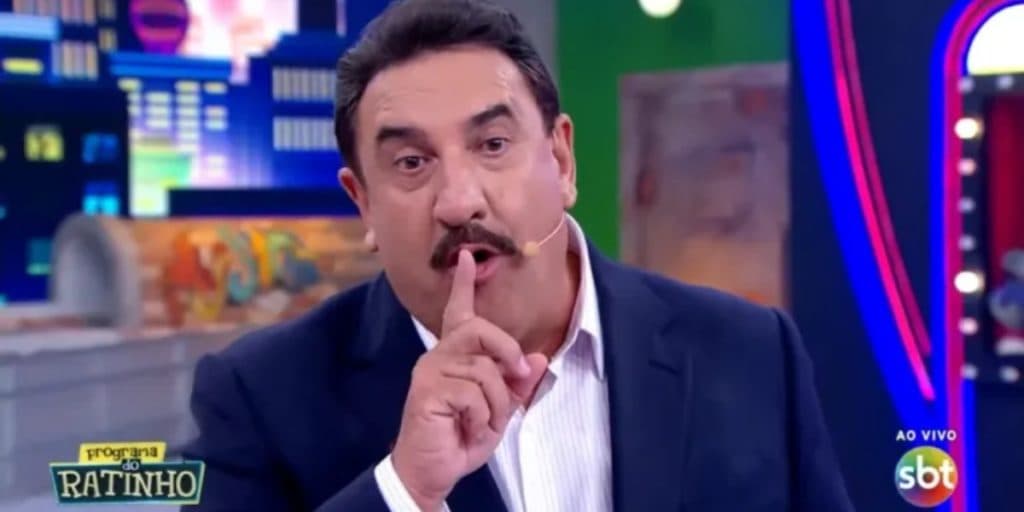 Ratinho surge completamente diferente e visual causa espanto no público que fica incrédulo: "Meu Deus é você?"