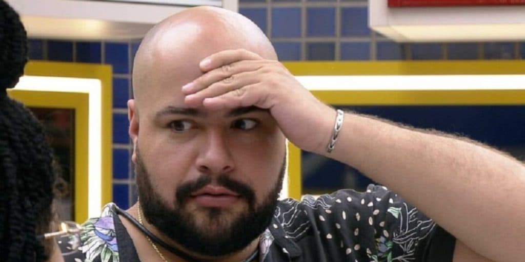 BBB22: Tiago Abravanel tira a roupa no reality e marido dele reage: "Eu vendo"