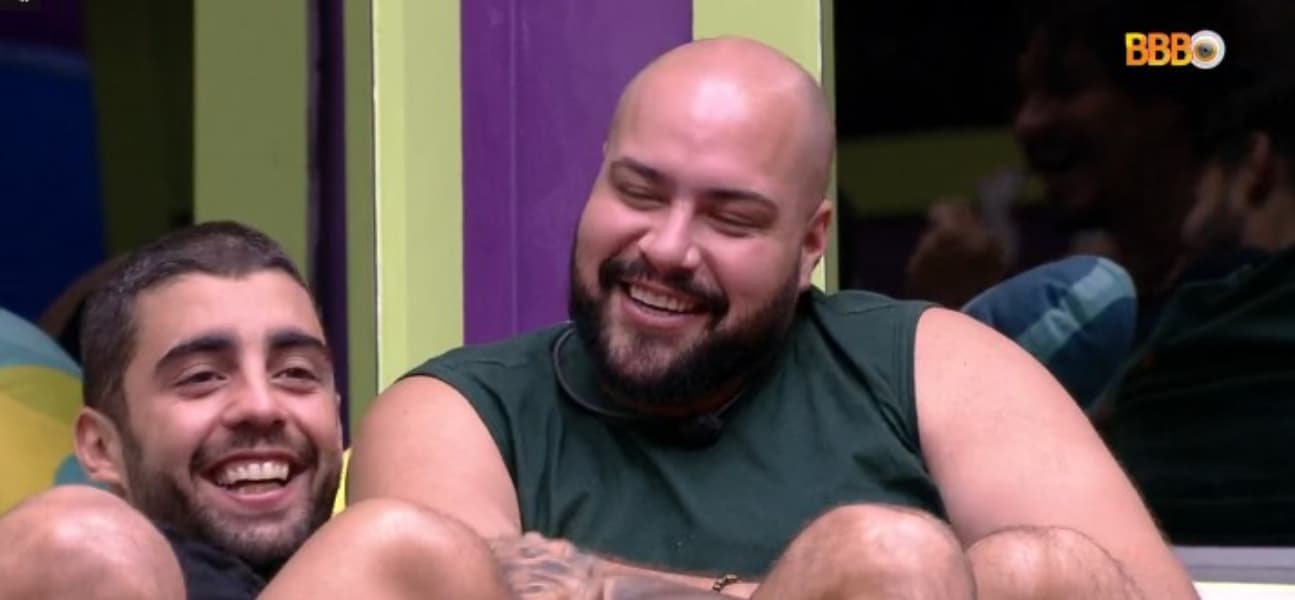 Tiago Abravanel e Scooby comentam sobre a campeã do BBB21 (Foto: Reprodução / Globoplay)