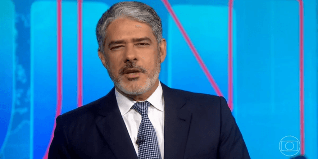 William Bonner paralisa Jornal Nacional e se desculpa ao vivo após informação errada: "Ainda que tardio"