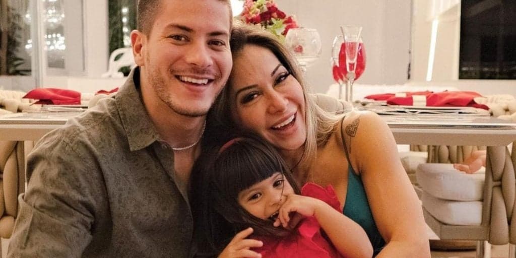 Maíra Cardi emociona ao expor internação da filha na UTI: "Problema de respirar é sério"